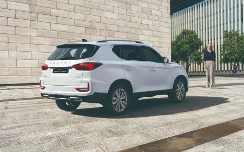 KGM Rexton back